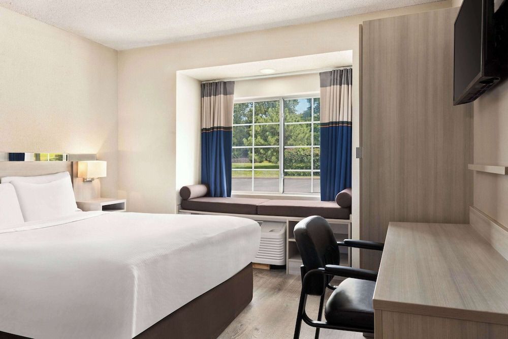 Standard Room, 1 Queen Bed, Non Smoking