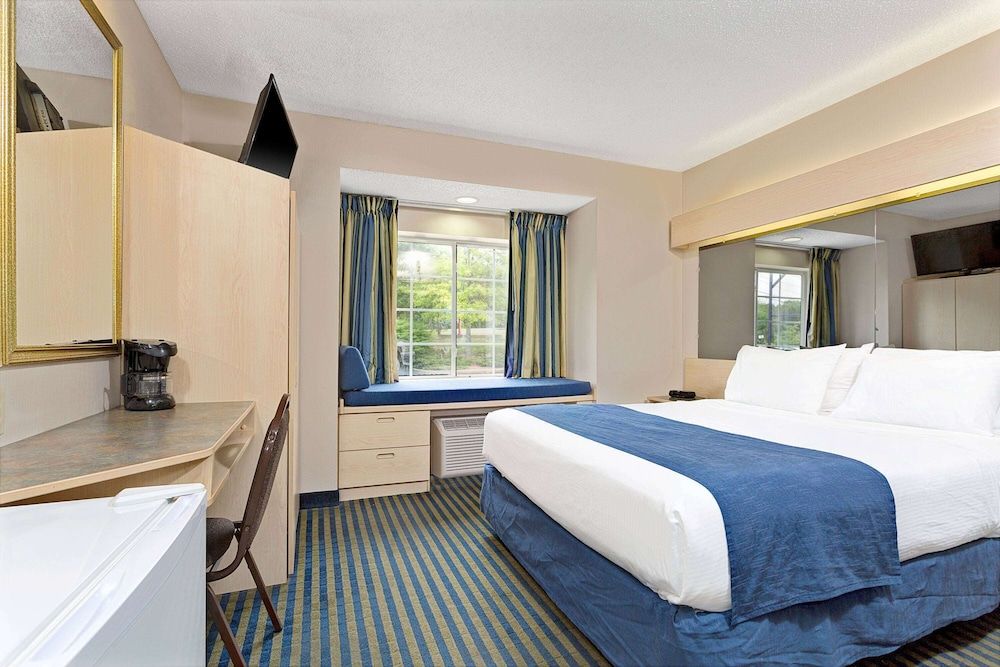 Room, 1 King Bed, Non Smoking