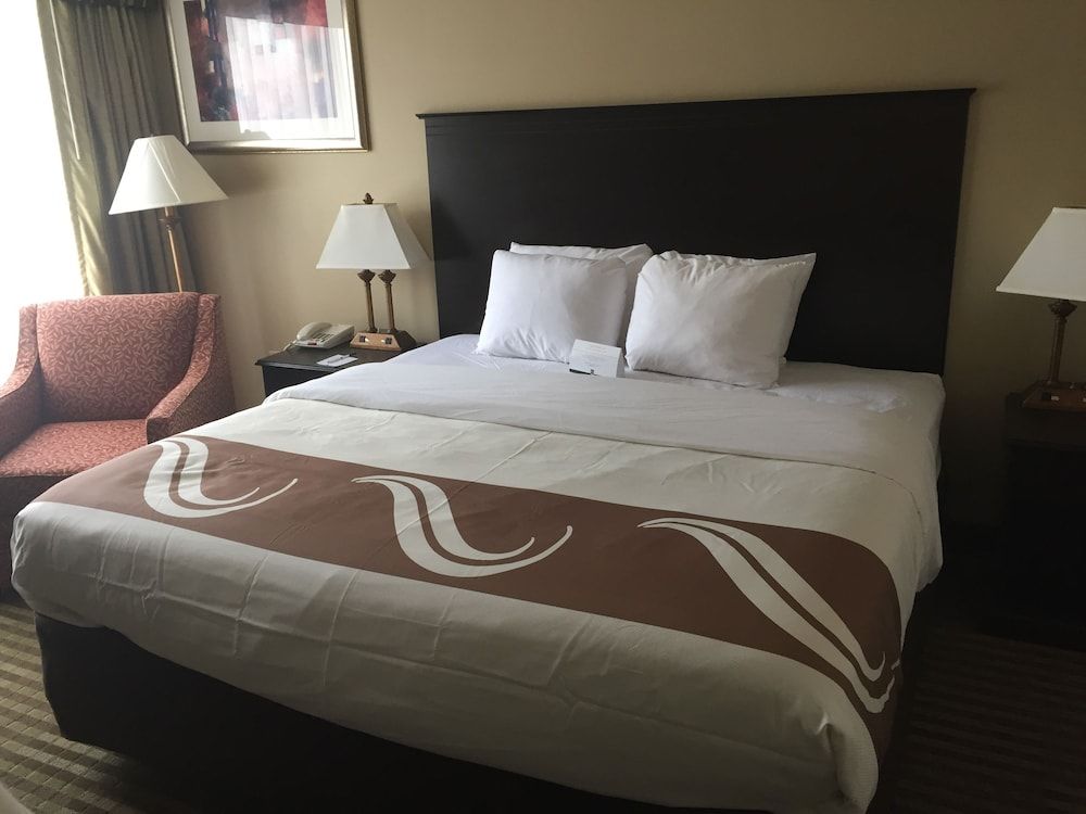 Suite, 1 King Bed with Sofa bed, Non Smoking