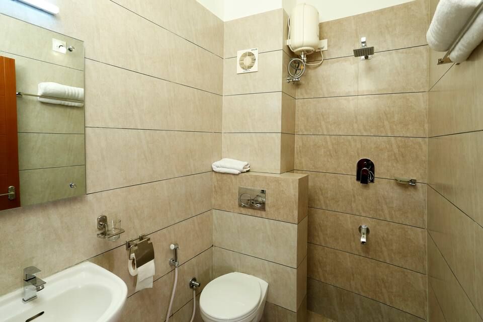 Modern Bathroom for AC Room