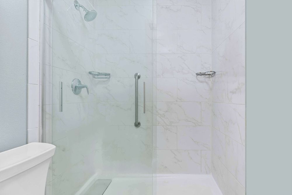 Best Western Seaway Inn Standard Room, 1 King Bed, Non Smoking, Refrigerator & Microwave 5