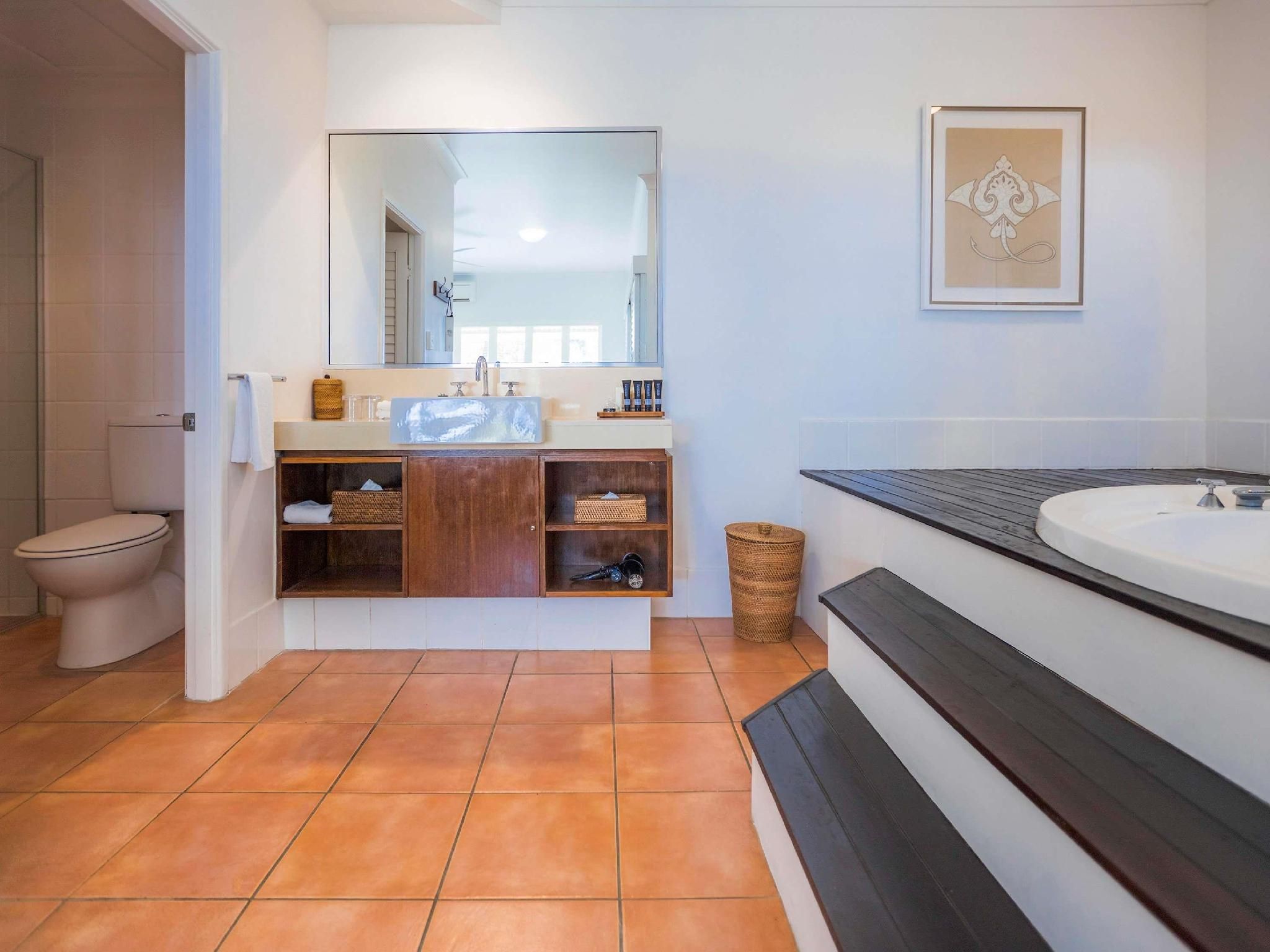 Brigadier Spa Studio Packages: Ocean aspect, large spa, balcony couples swing