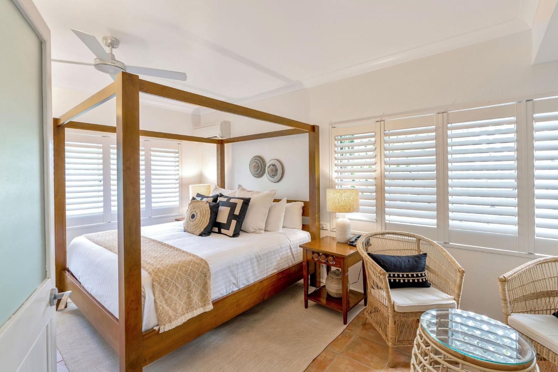 Two-Bedroom and One-Bathroom Apartment with Tropical Garden Patio, Spacious Living and SPA Bath