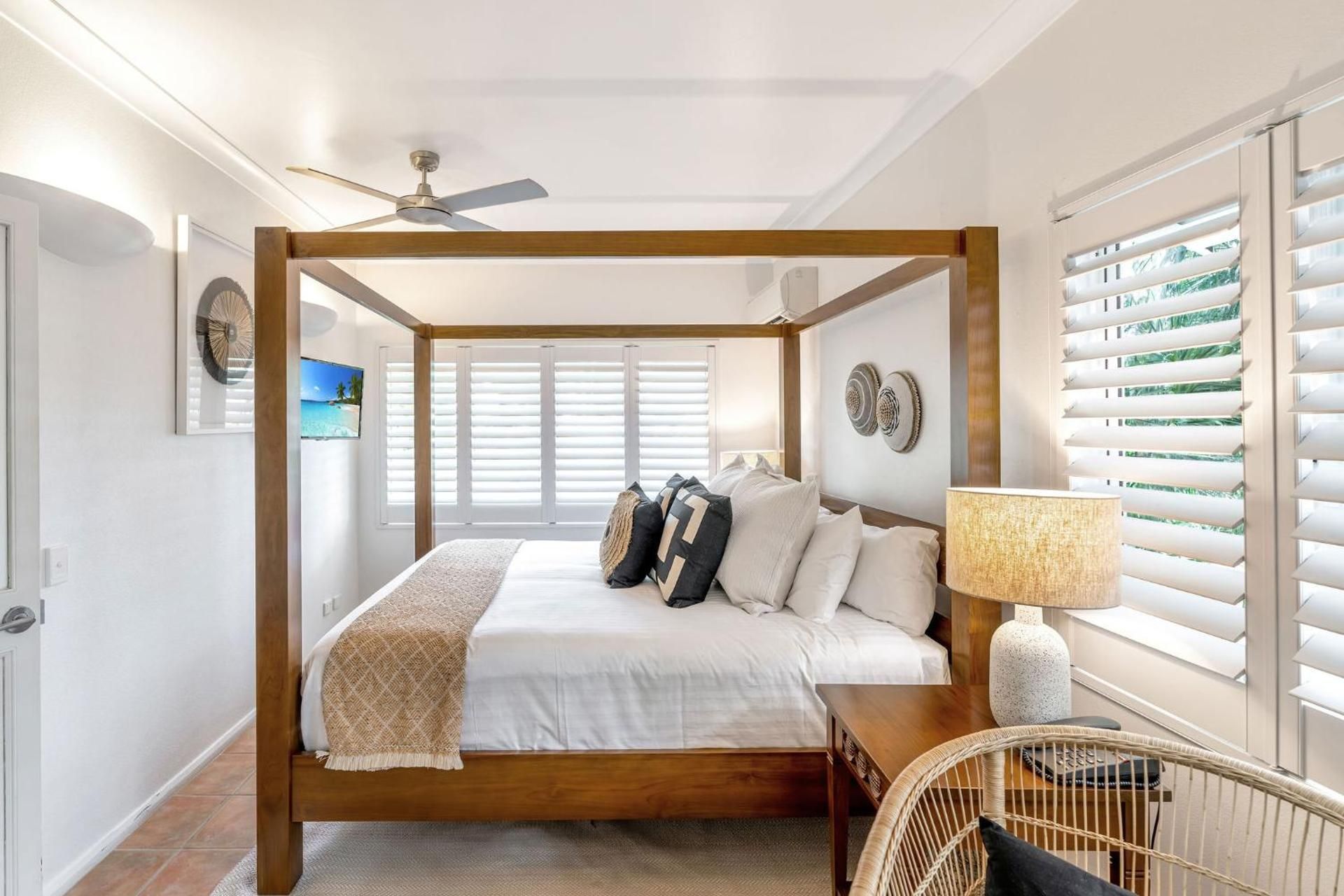 Two-Bedroom and One-Bathroom Apartment with Tropical Garden Patio, Spacious Living and SPA Bath
