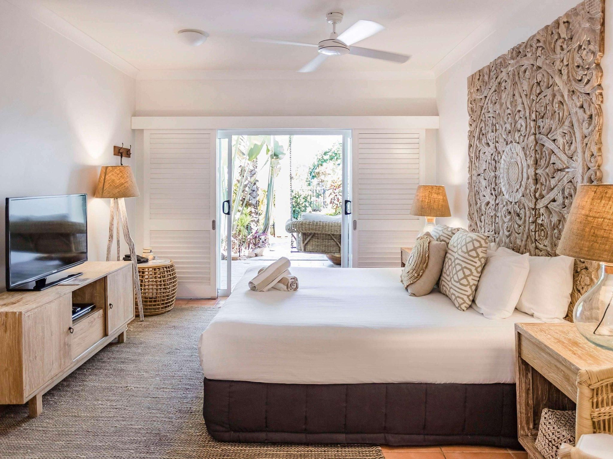 Brigadier King Studio Packages: Tropical gardens, romantic couples swing and private balcony
