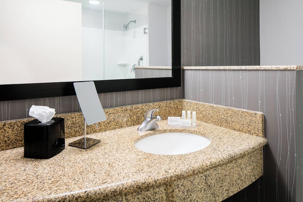 undefined Courtyard Marriott Aksarben Village 10