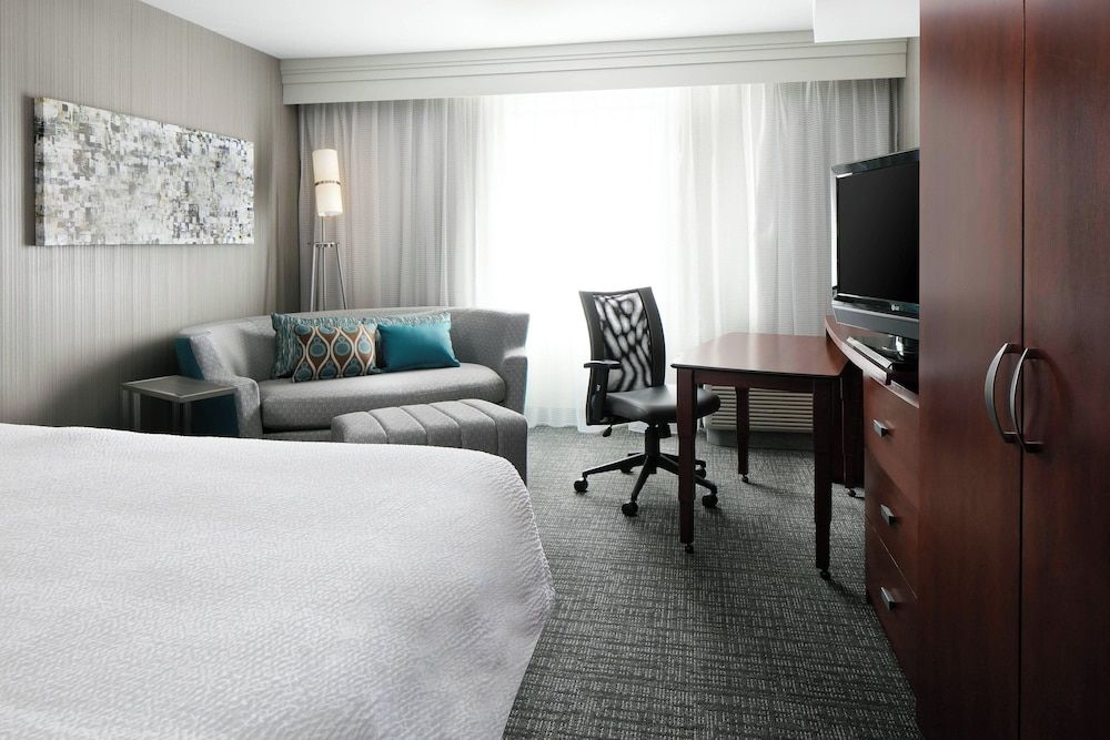 undefined Courtyard Marriott Aksarben Village 3