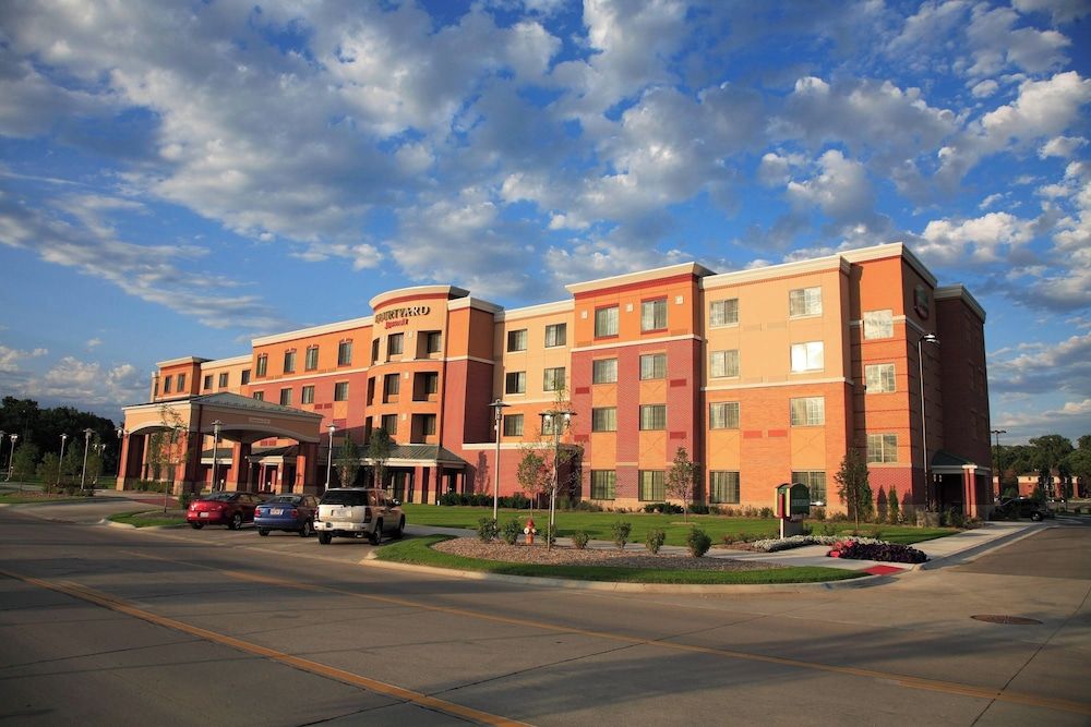 undefined Courtyard Marriott Aksarben Village 6