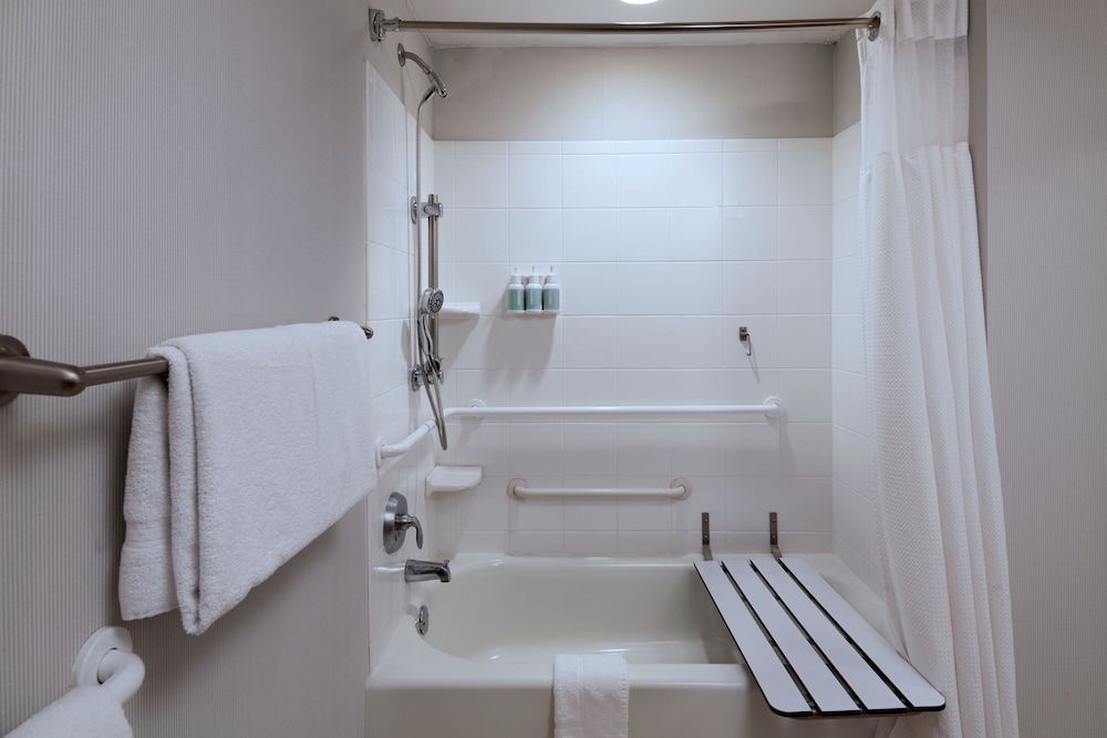 undefined Courtyard Marriott Aksarben Village 8