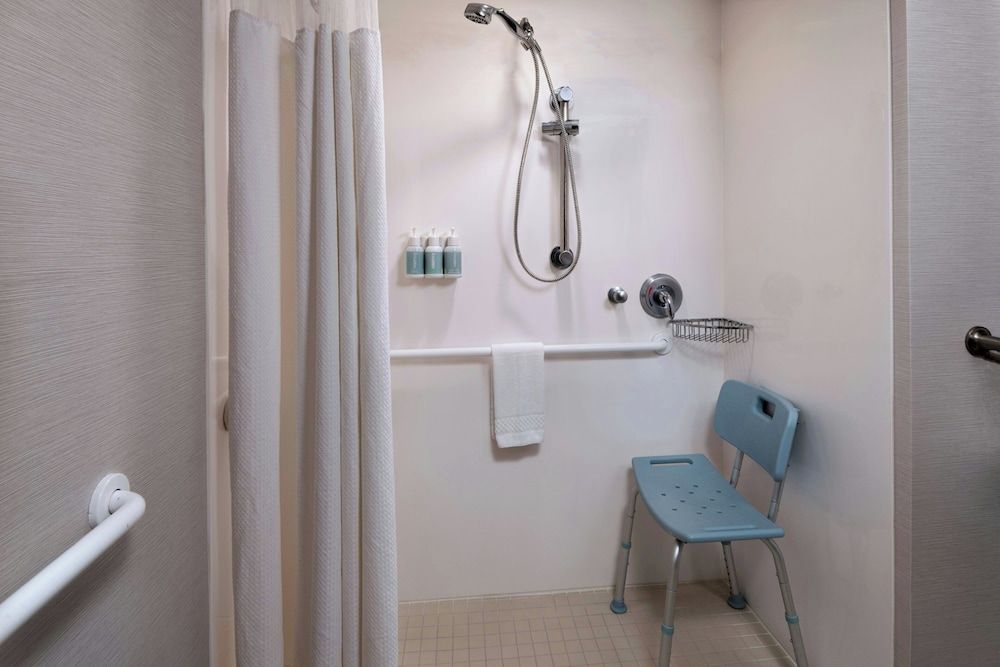 Courtyard Marriott Aksarben Village Room, 1 King Bed with Sofa bed 7