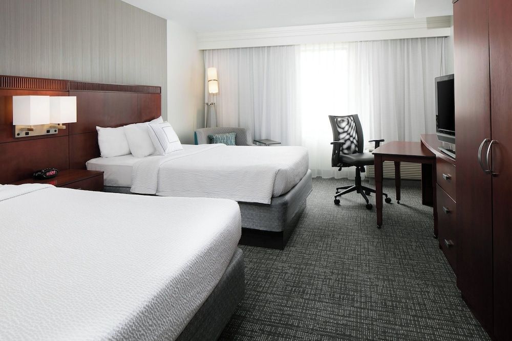 undefined Courtyard Marriott Aksarben Village 2