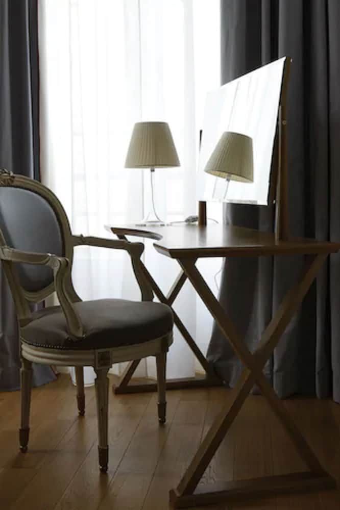 WHO - Windsor Hotel Opera Comfort Room 8