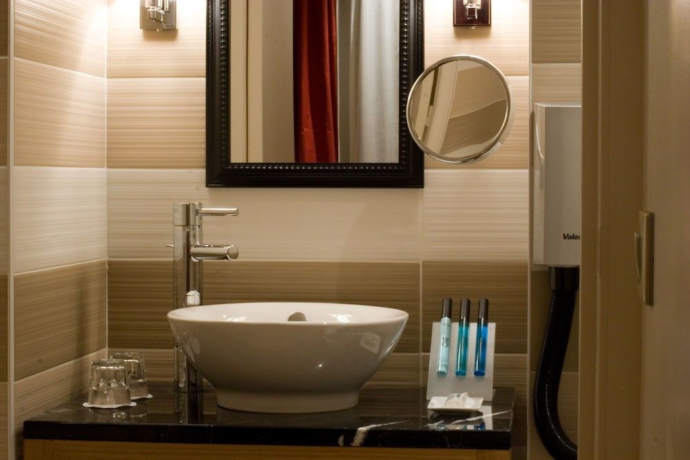 WHO - Windsor Hotel Opera Comfort Room 5