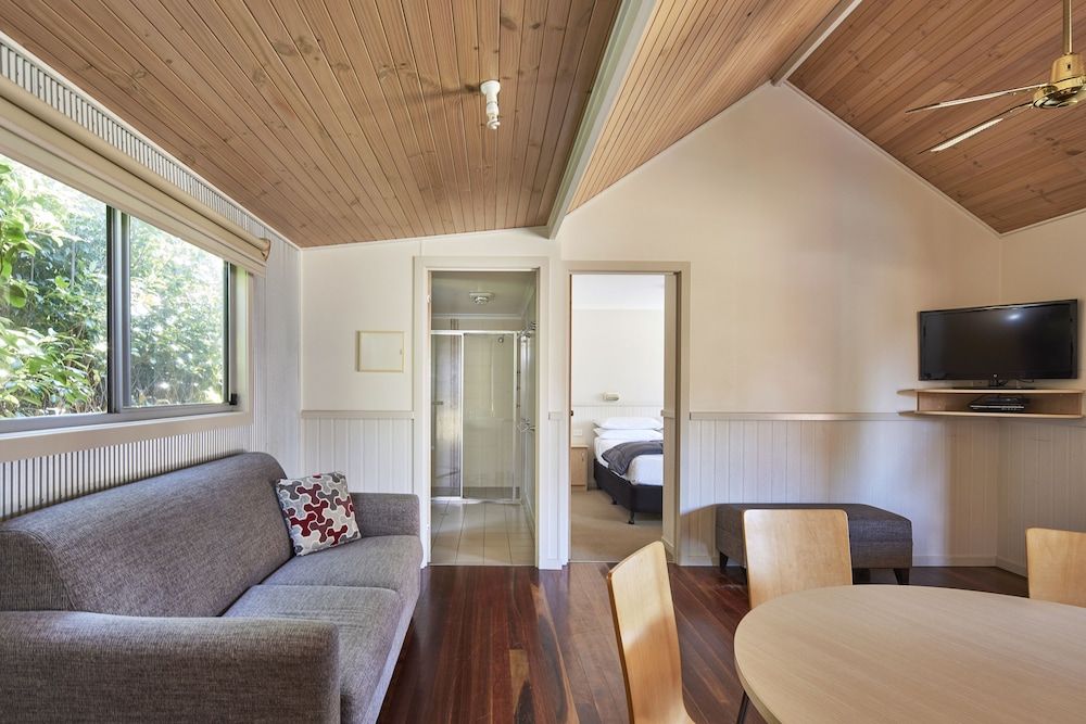 NRMA Bathurst Panorama Holiday Park Two Bedroom Miners Hut 5