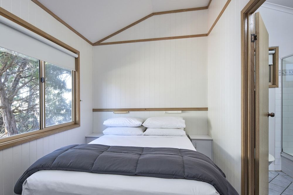 NRMA Bathurst Panorama Holiday Park Two Bedroom Settlers Cottage