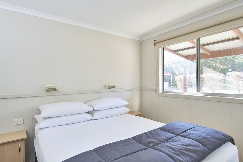 NRMA Bathurst Panorama Holiday Park Two Bedroom Miners Hut 2