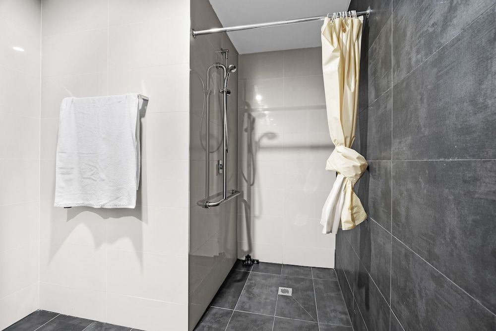 Seranin Gordon Deluxe Twin Room 9