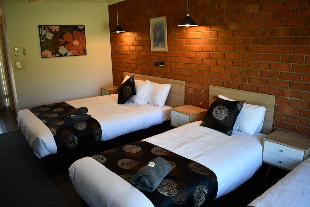 Berrigan Motel Family Room 5