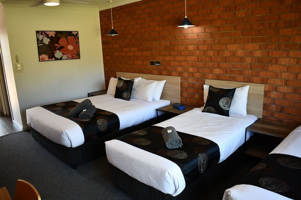 Berrigan Motel Family Room 6