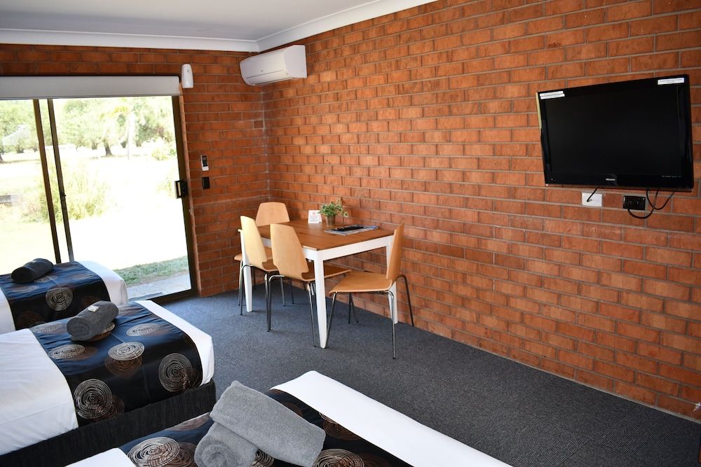 Berrigan Motel Family Room 10