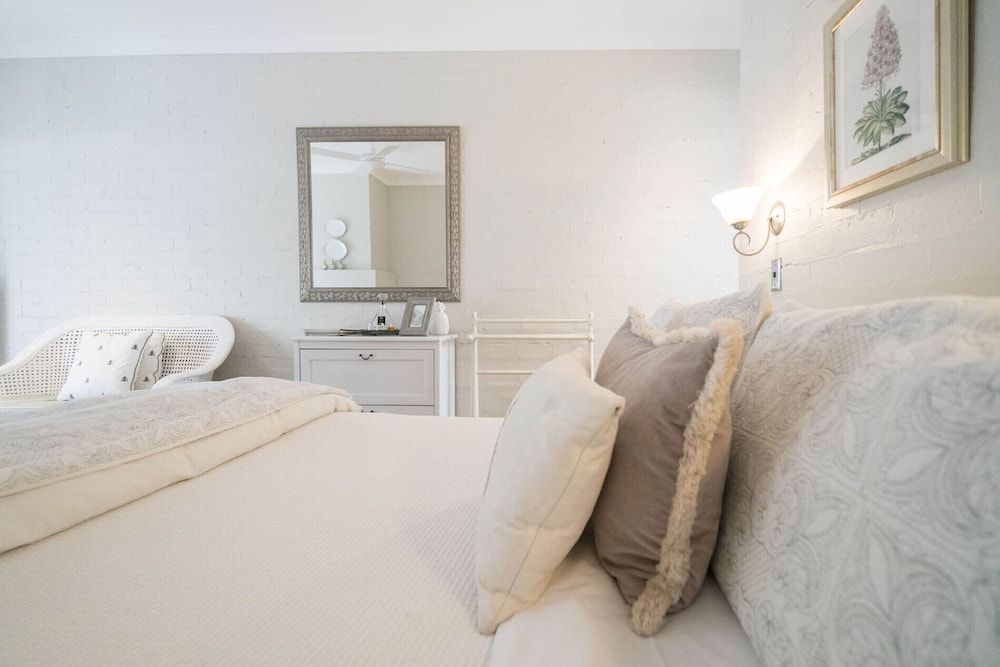 Thistle Hill Guest House Luxury Villa, Multiple Beds, Garden View 2