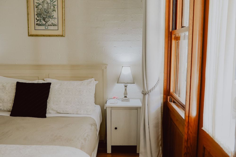 Thistle Hill Guest House Deluxe Double Room, 1 Queen Bed, Garden View, Courtyard Area 5