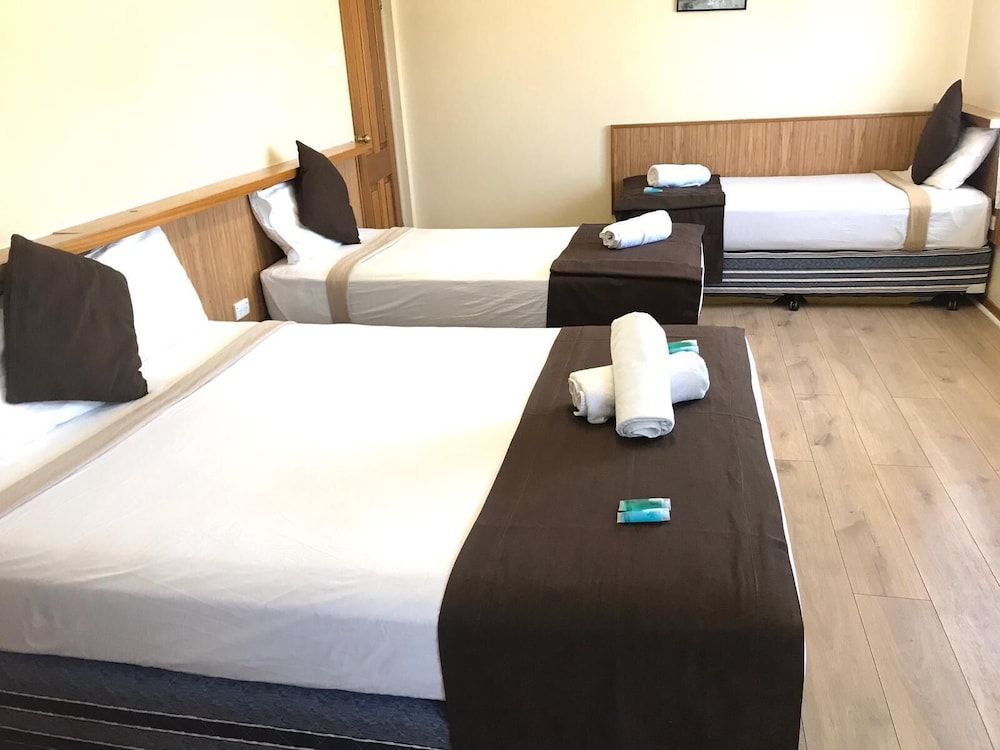 Angel's Rest Motel Family Room 3