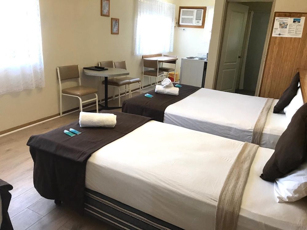 Angel's Rest Motel Family Room 2