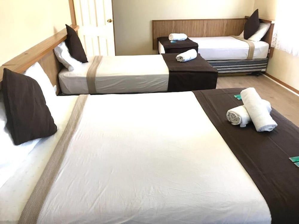 Angel's Rest Motel Family Room 5