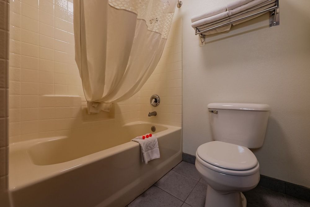 Siletz Bay Beachfront Hotel by OYO Lincoln City Double Room, 2 Queen Beds, Balcony, Ocean View 12