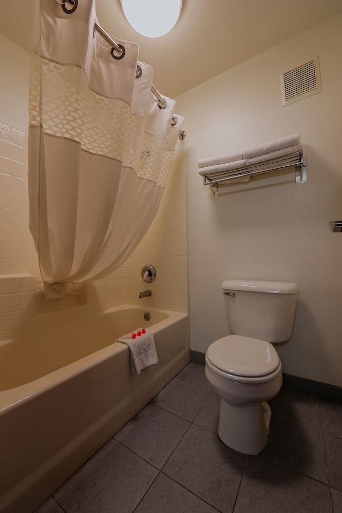 Siletz Bay Beachfront Hotel by OYO Lincoln City Double Room, 2 Queen Beds, Balcony, Ocean View 11