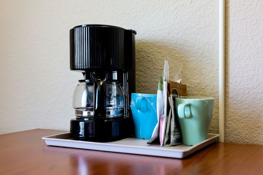 Siletz Bay Beachfront Hotel by OYO Lincoln City Premium Room, 1 King Bed, Jetted Tub, Bay View 10