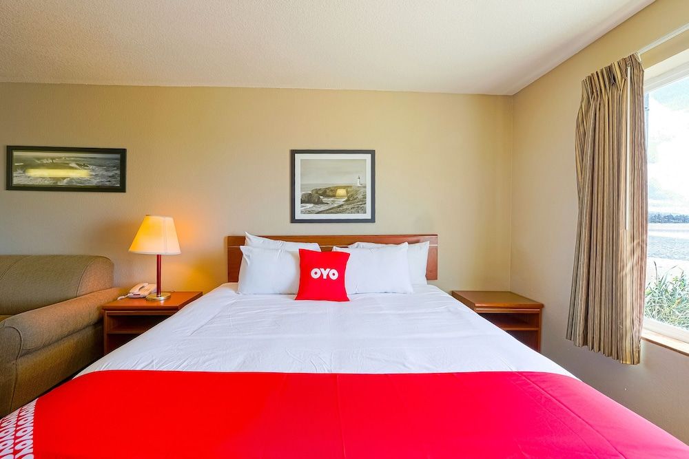 Siletz Bay Beachfront Hotel by OYO Lincoln City Premium Room, 1 King Bed, Jetted Tub, Bay View