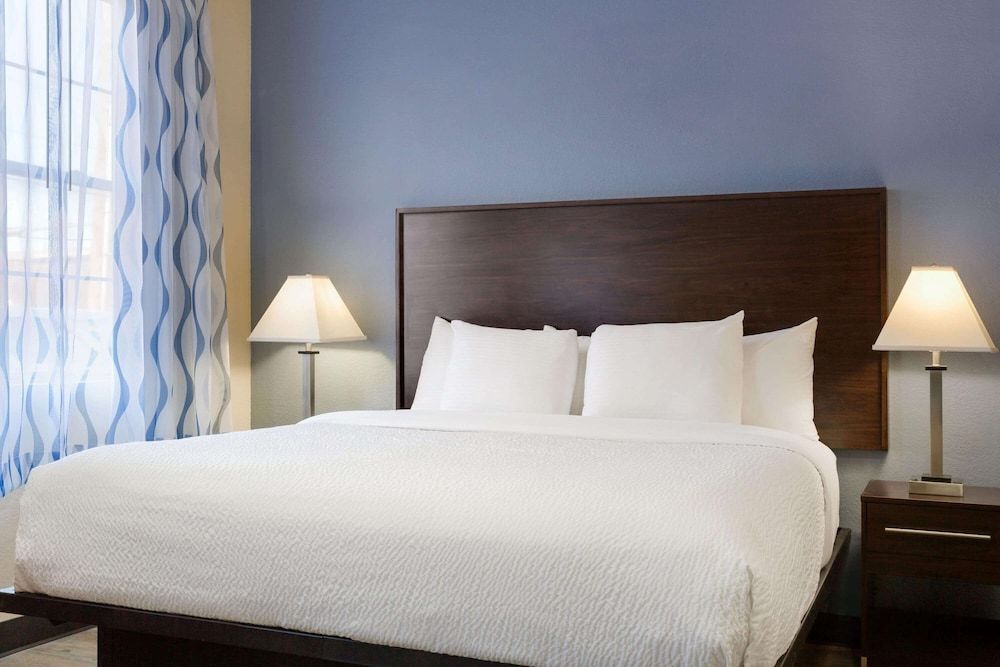 Suite, 1 King Bed, Non Smoking