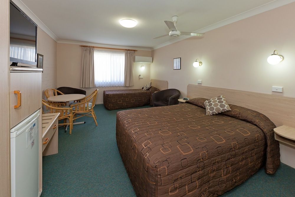 Standard Suite, 1 Bedroom, Non Smoking (3 PERSON TWIN ROOM)