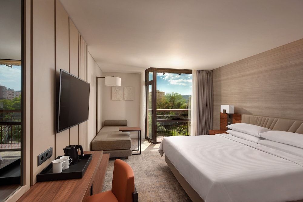 Lisbon Marriott Hotel Comfort Room, 1 King Bed, Balcony