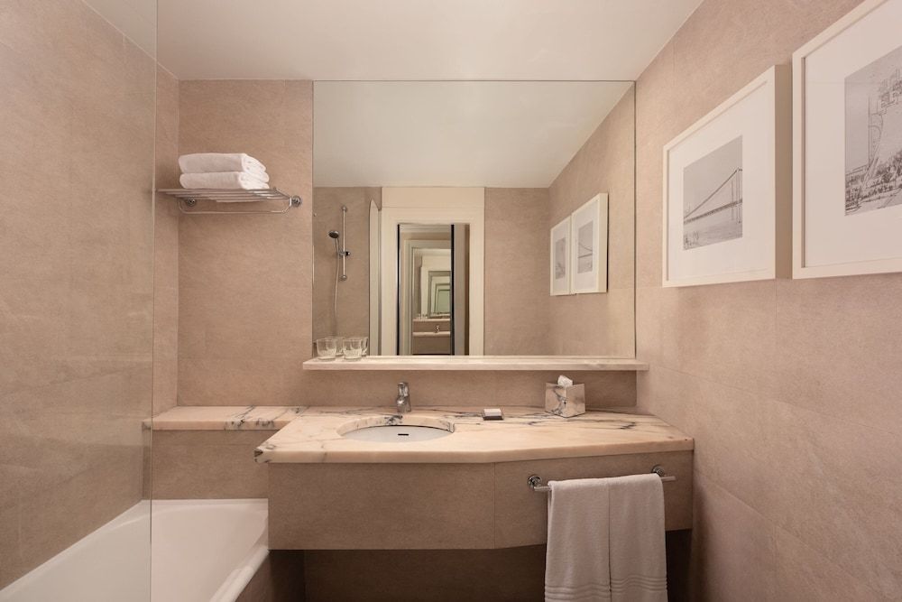 undefined Lisbon Marriott Hotel 8