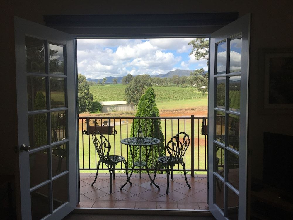 Villa Provence 1 Bedroom Suite with Balcony (Cabernet) 2