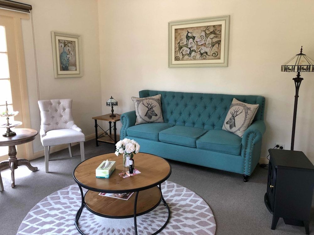 Villa Provence Deluxe Queen Pool View Room (Champagne) 6