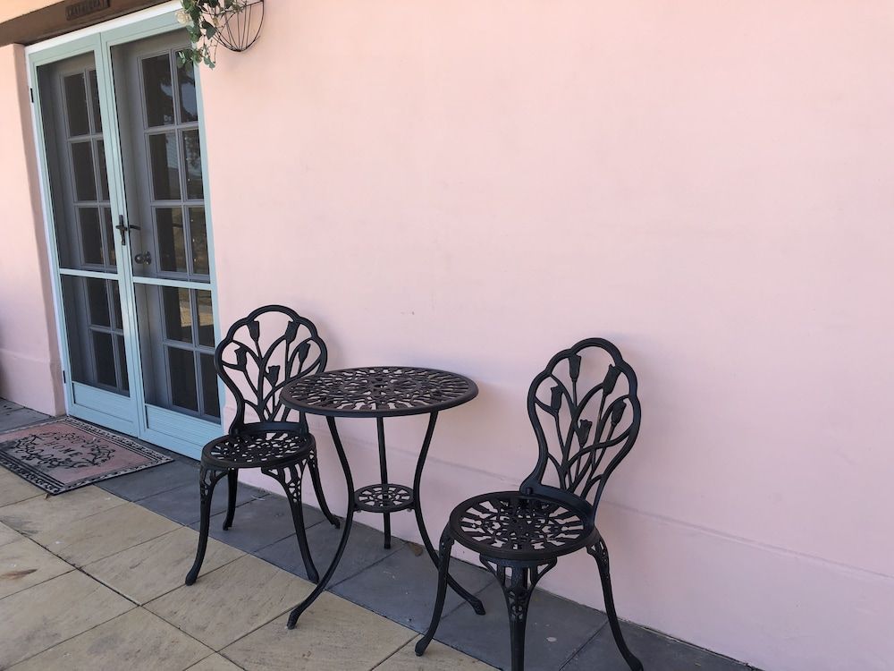 Villa Provence Deluxe Queen Pool View Room (Chardonnay) 3