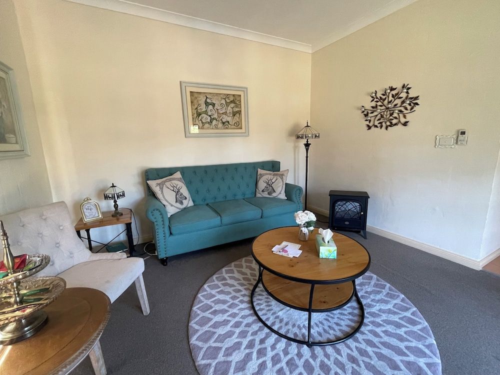 Villa Provence Deluxe Queen Pool View Room (Champagne) 7