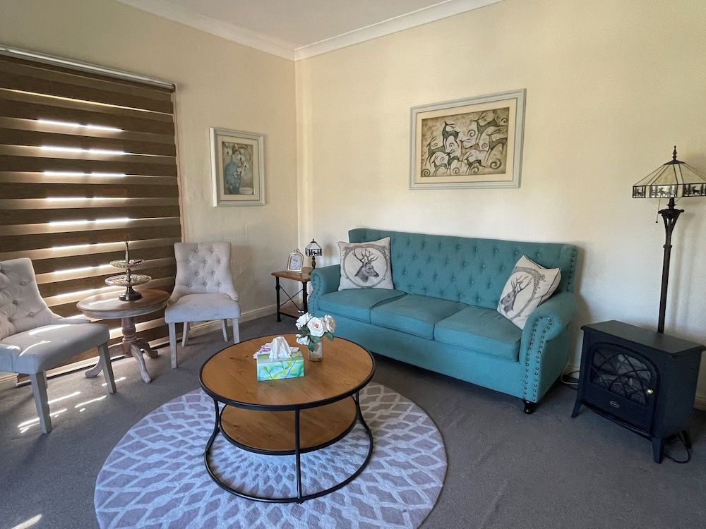 Villa Provence Deluxe Queen Pool View Room (Champagne) 8