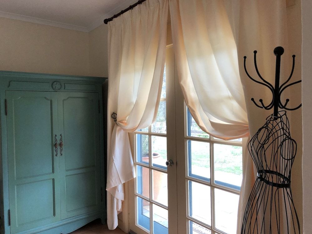 Villa Provence Deluxe Queen Pool View Room (Chardonnay) 5