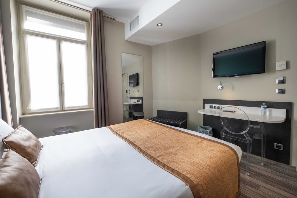 Hôtel de Bourgogne Elegant Premium Double Room 4