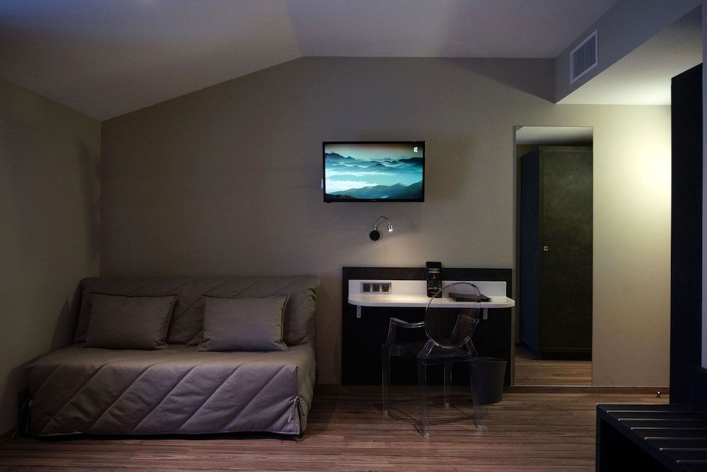 Hôtel de Bourgogne Family Room (4 pax) 5