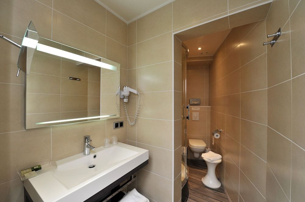 Hôtel de Bourgogne Elegant Premium Double Room 8