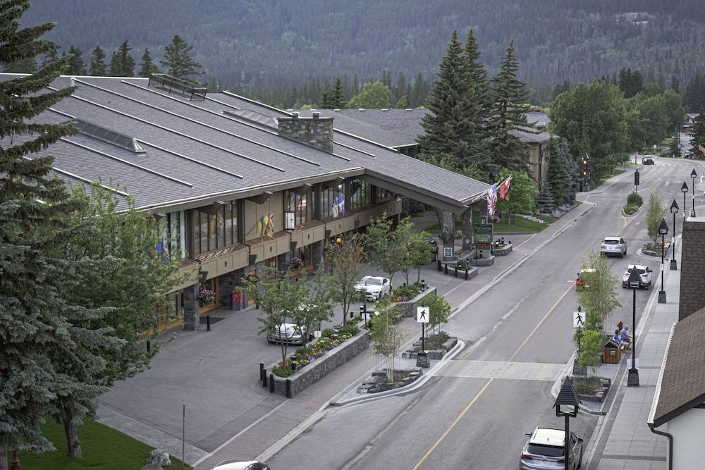 undefined Banff Park Lodge 3