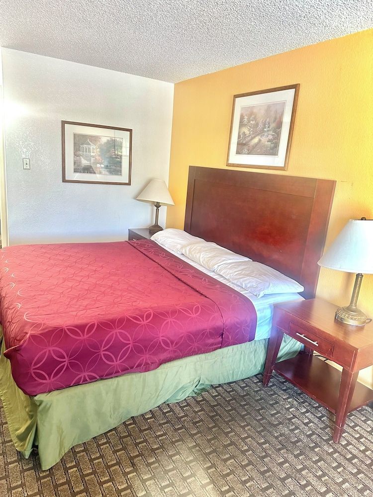 Standard Room, 1 King Bed, Non Smoking