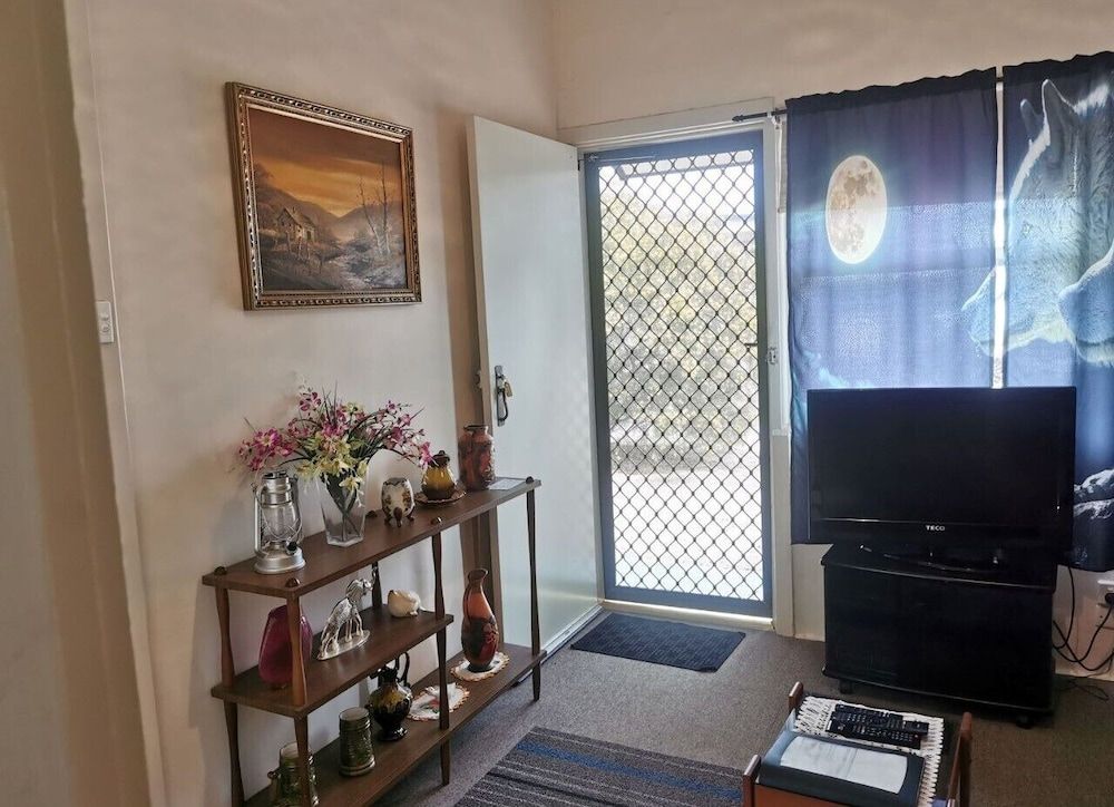 Kimba Units Classic Apartment 6