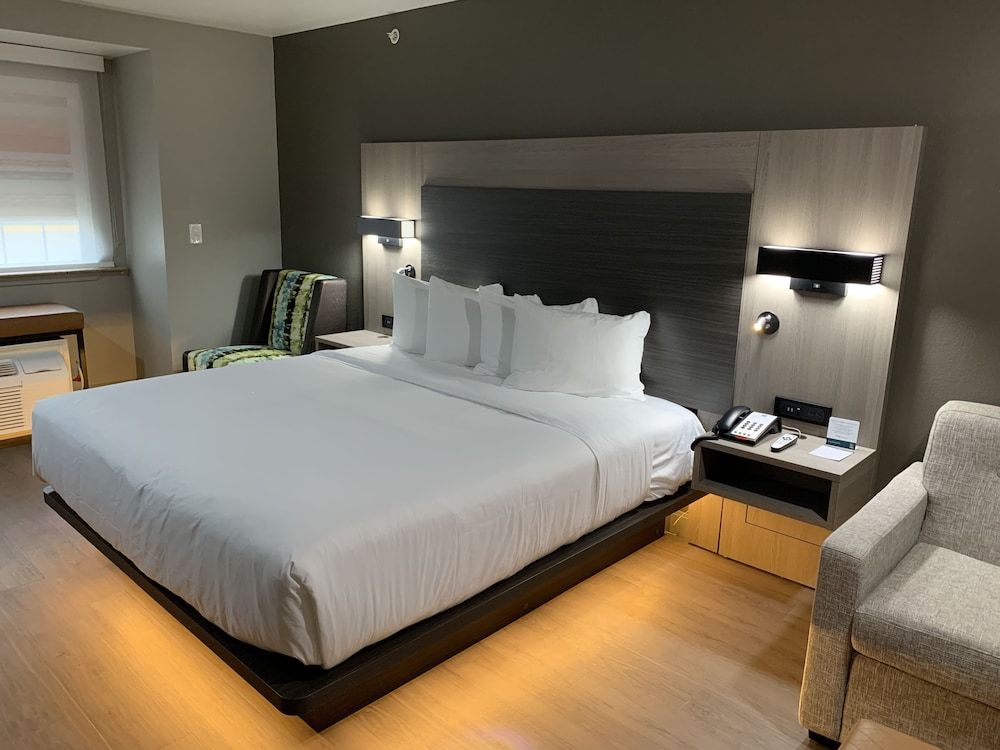 Suite, 1 King Bed, Non Smoking